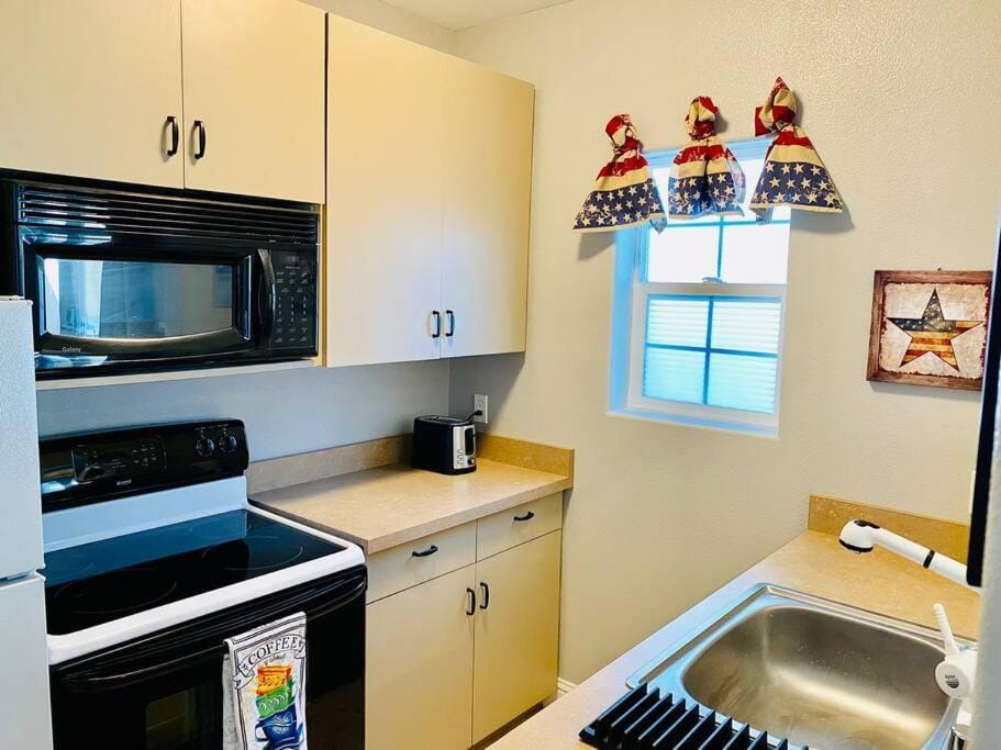 Eagle Nest River Views Hot Tub Games Sleeps 6 House in Ahwahnee