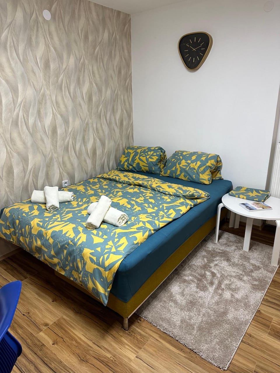 Bed, Living room