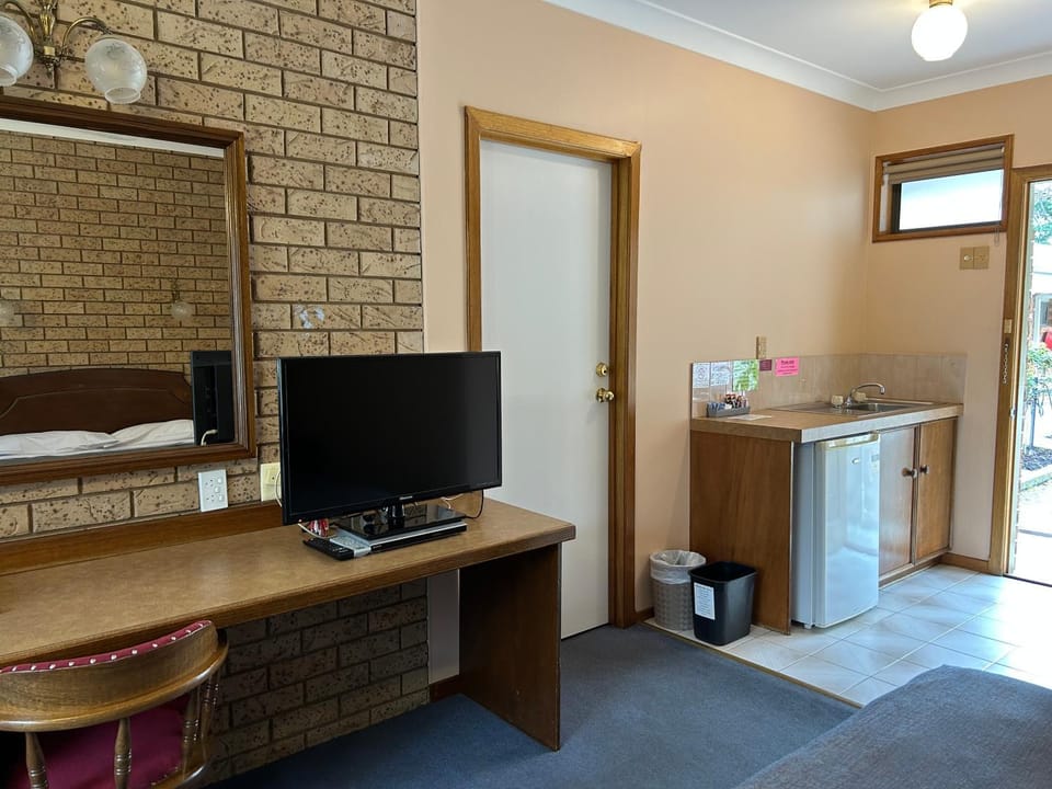 Barrass's John Bright Motor Inn Bed and Breakfast in Porepunkah