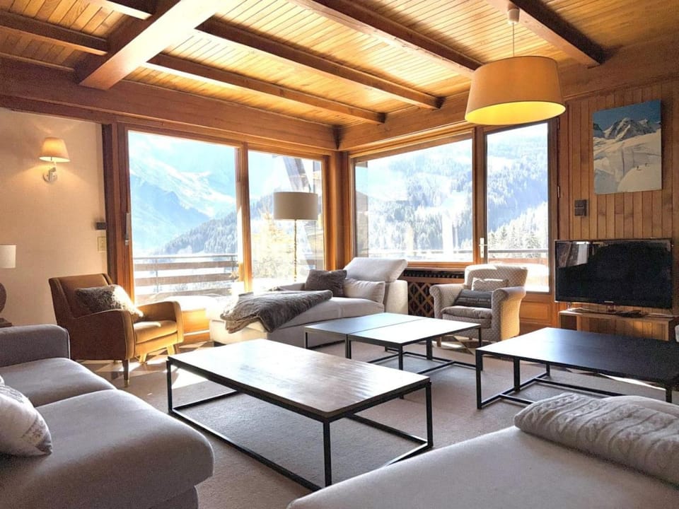 LA VILLA DES TACOUNETS 20 Pers. Vue Mont-Blanc & proche des pistes de ski. House in Saint-Gervais-Bains