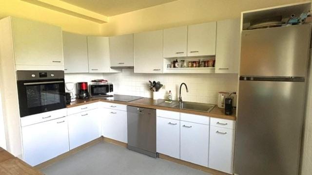 Coffee/tea facilities, dishwasher, oven, stove