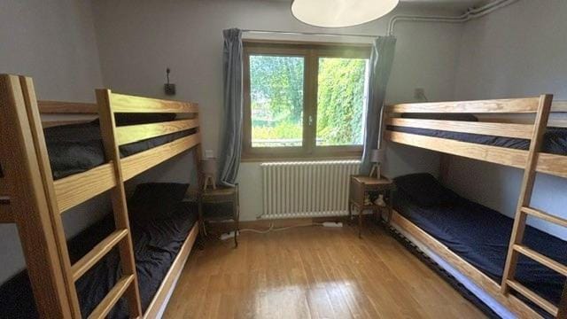 Bed, bunk bed