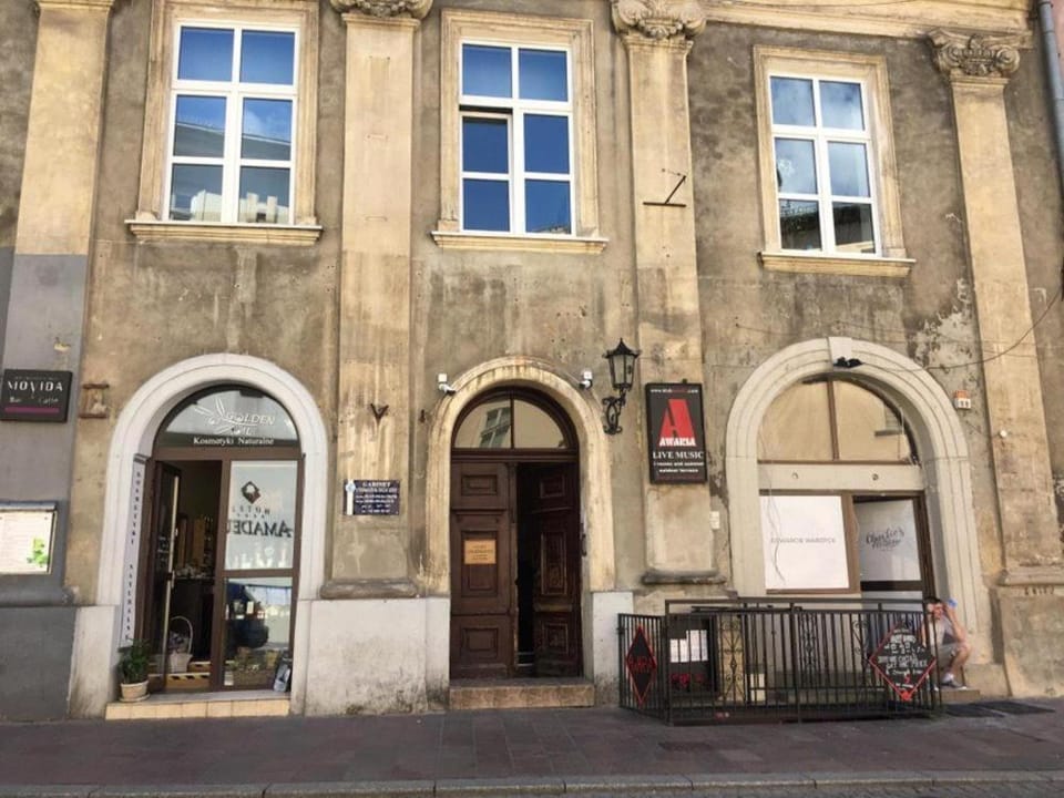 Facade/entrance