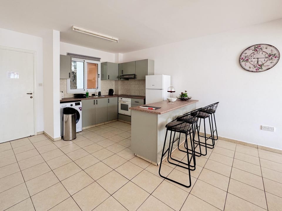 Kitchen or kitchenette, Seating area, kitchen