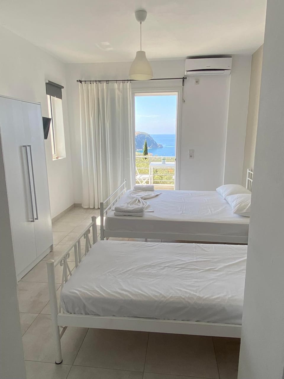 Natural landscape, Photo of the whole room, Bedroom, Sea view