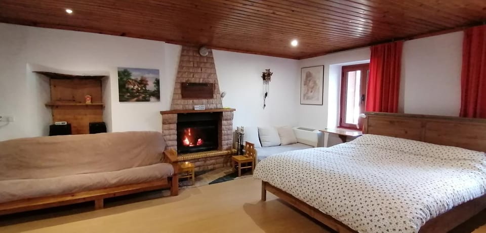 Bed, Photo of the whole room