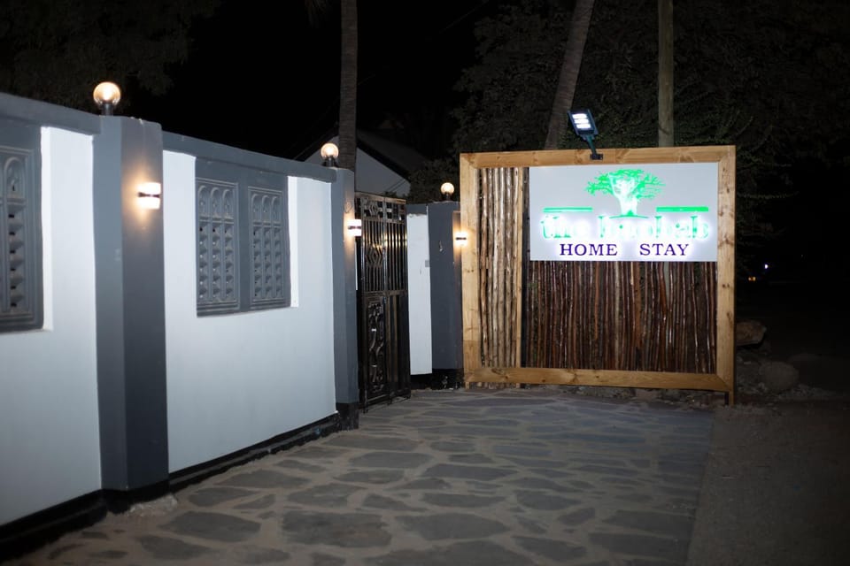 Facade/entrance, Night, Property logo or sign, Logo/Certificate/Sign, Parking