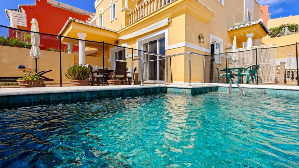 Facade/entrance, Balcony/Terrace, Swimming pool
