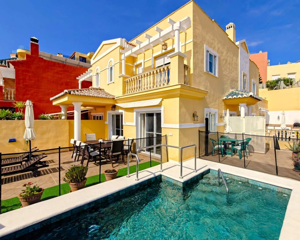 Property building, Facade/entrance, Off site, Swimming pool, sunbed