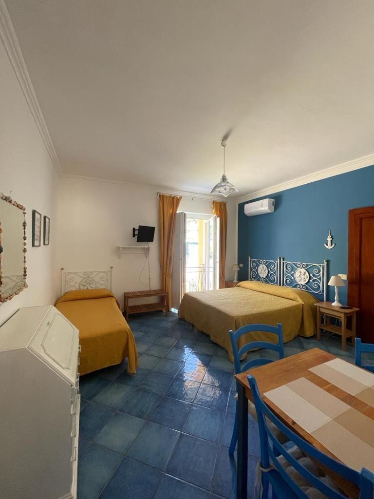 Photo of the whole room, hair dresser