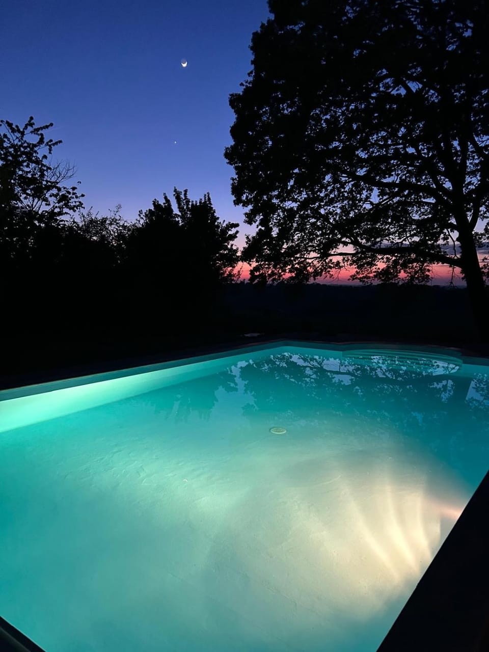 Le Manoir aux Volets Verts with Hot Tub Bed and Breakfast in Occitanie
