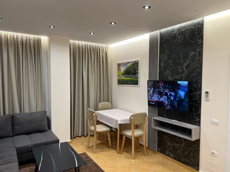 TV and multimedia, Living room, Seating area, Dining area, Evening entertainment