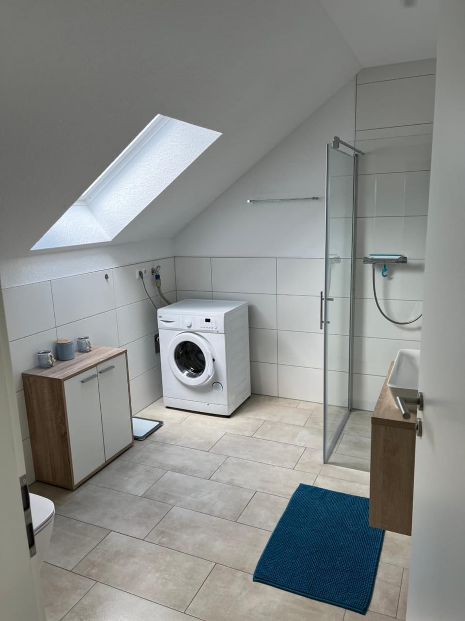 Bathroom, washing machine