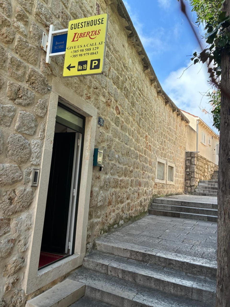 Facade/entrance