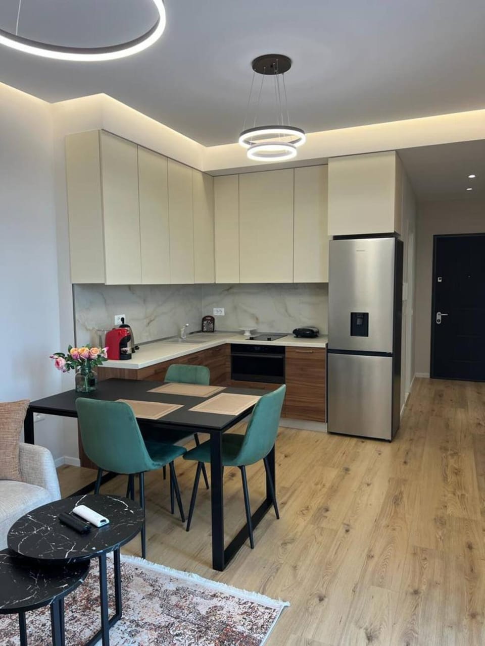 Kitchen or kitchenette, Dining area, stove