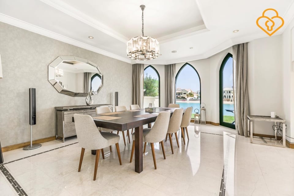 Keysplease Upgraded 4 BR Beach Villa W Private Beach, Palm Villa in Dubai