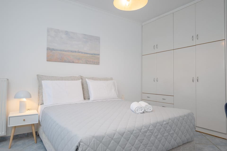 Bed, Photo of the whole room, Bedroom, towels, wardrobe