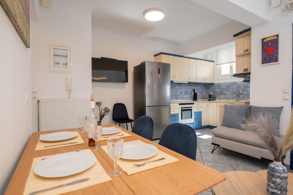 Kitchen or kitchenette, Living room, Seating area, Dining area, oven, stove