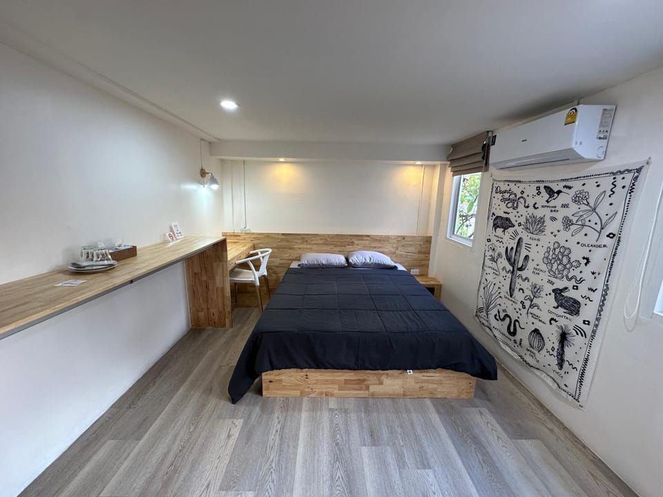 Bed, Photo of the whole room, Bedroom