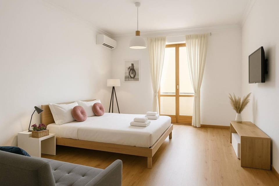 Bed, TV and multimedia, Photo of the whole room, Bedroom, air conditioner