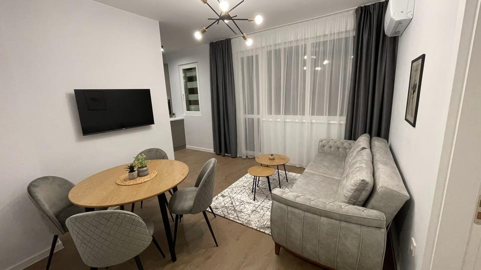 Communal lounge/ TV room, TV and multimedia, Living room, Seating area, Dining area