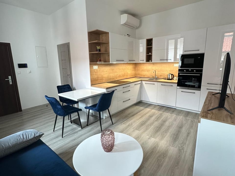 TV and multimedia, Kitchen or kitchenette, Living room, Dining area