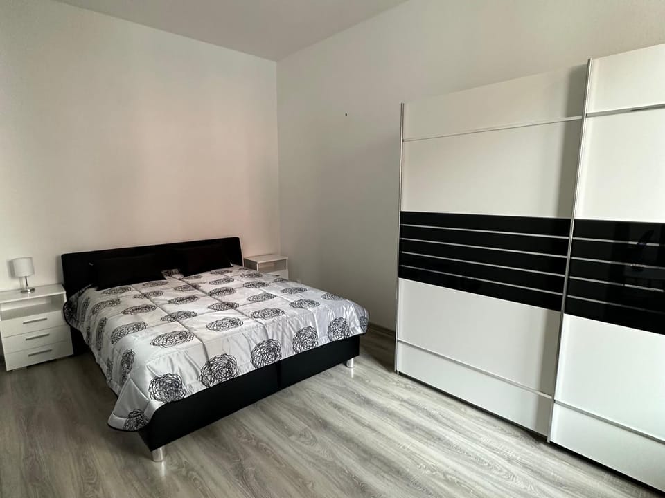 Bed, Photo of the whole room, Bedroom, wardrobe