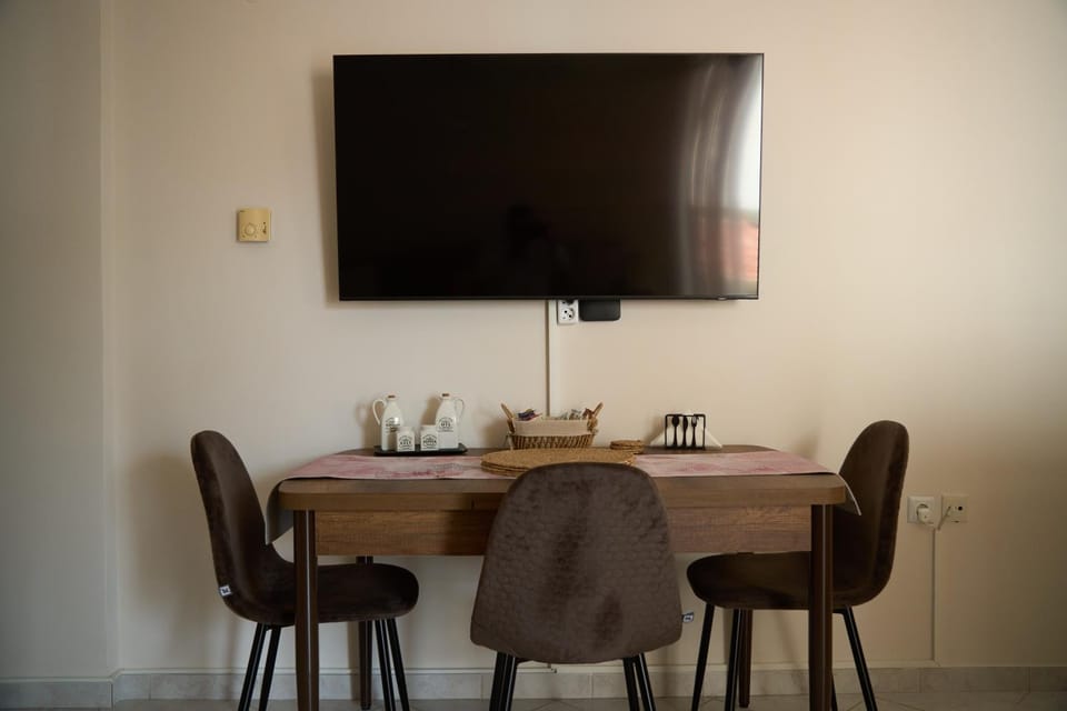 TV and multimedia, Dining area