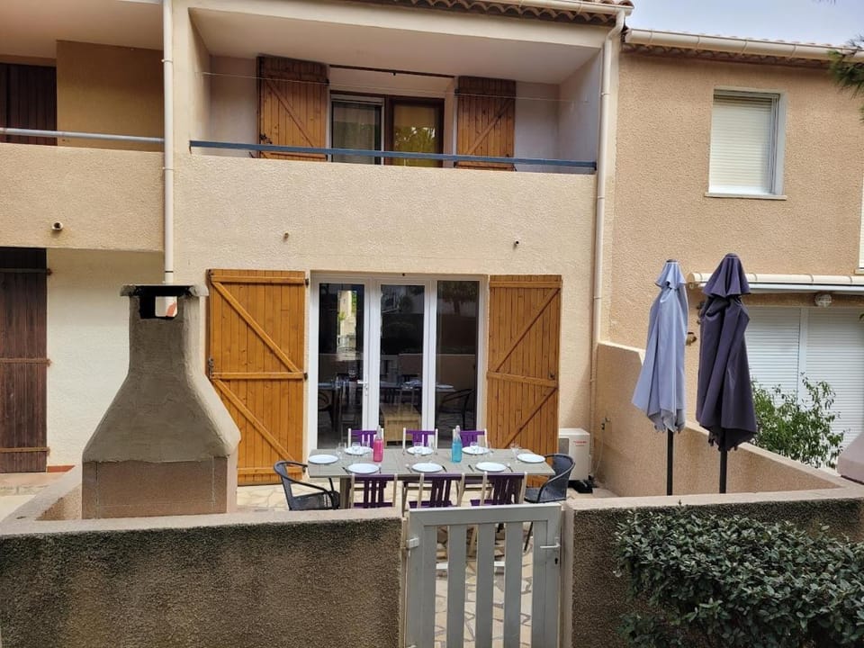 Patio, Dining area
