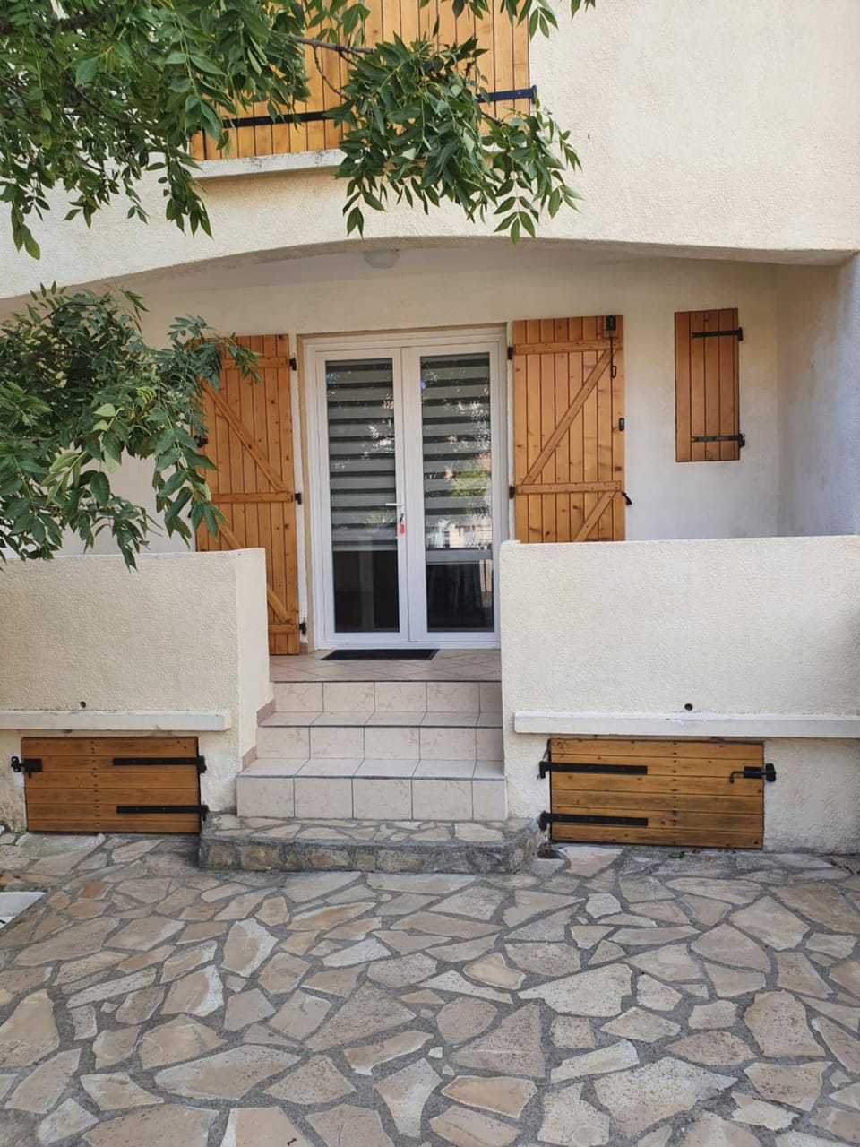 Facade/entrance, Balcony/Terrace