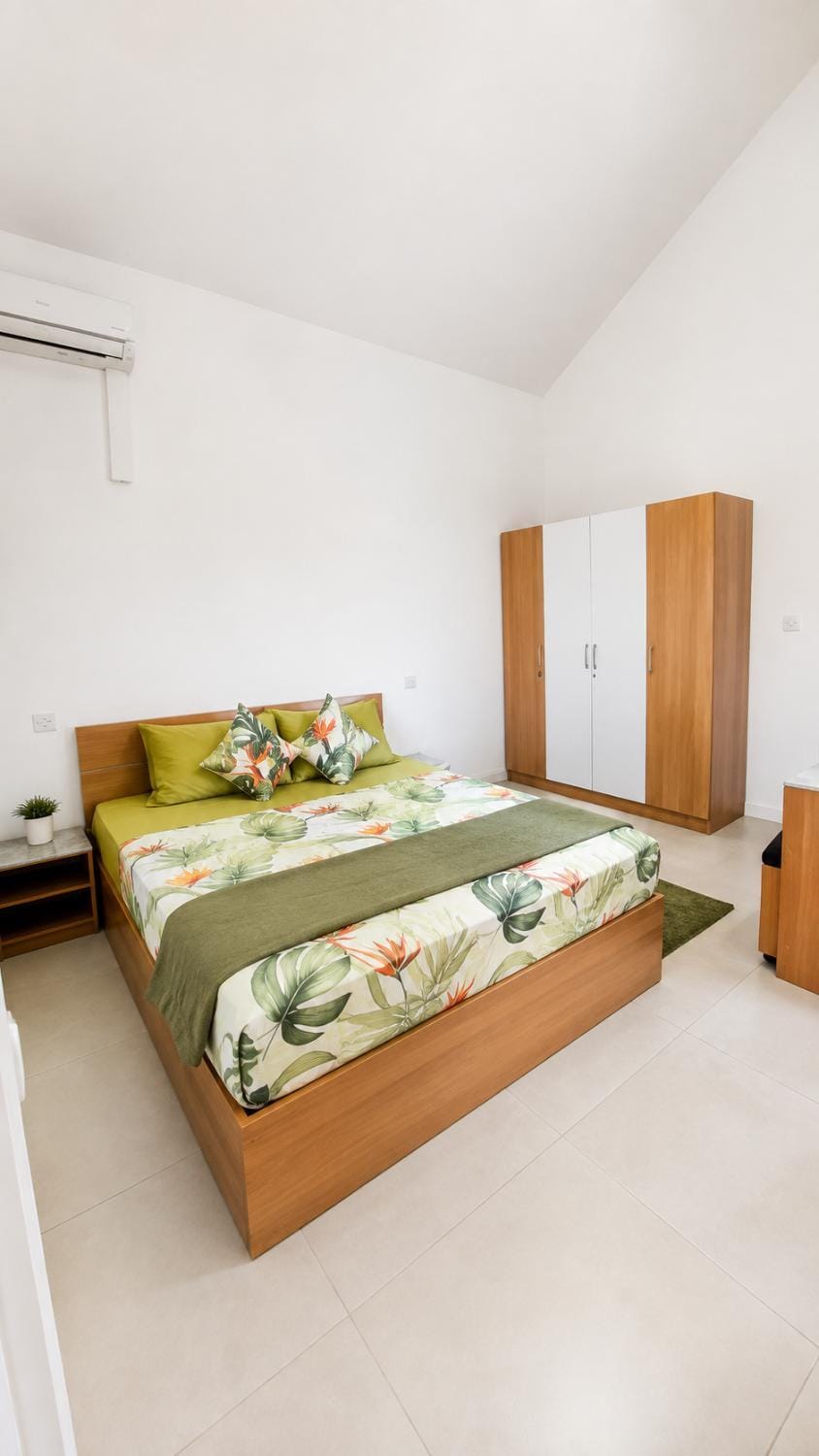 Bed, Photo of the whole room, Bedroom, wardrobe, air conditioner