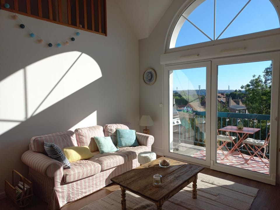 View (from property/room), Balcony/Terrace, Living room