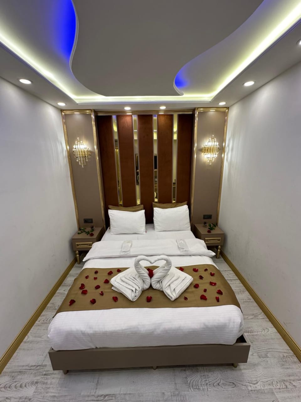Bed, towels, VIP