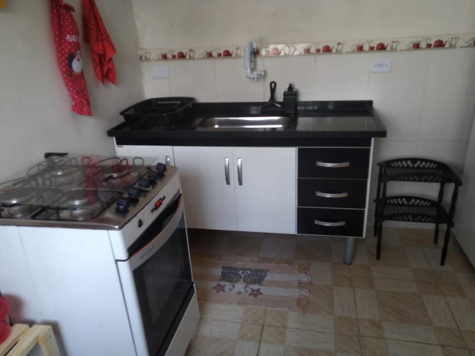 Kitchen or kitchenette, pet friendly, stove