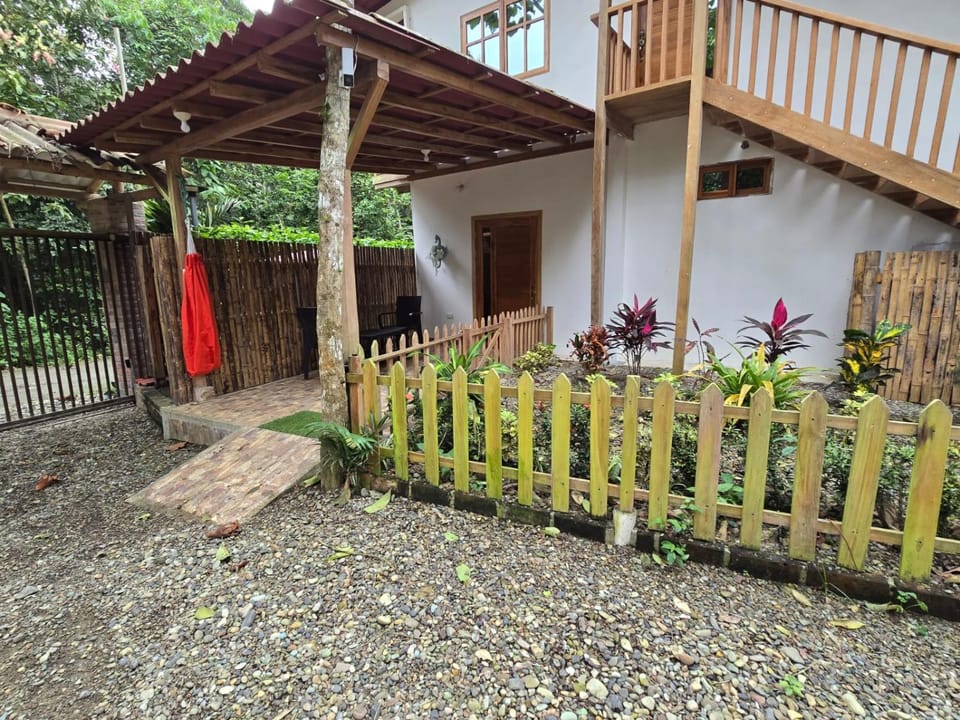 Nueva Tierra House in Manabí Province