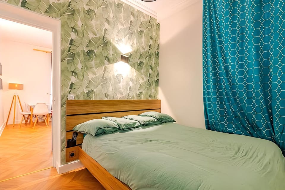 Bed, TV and multimedia, Bedroom, cot