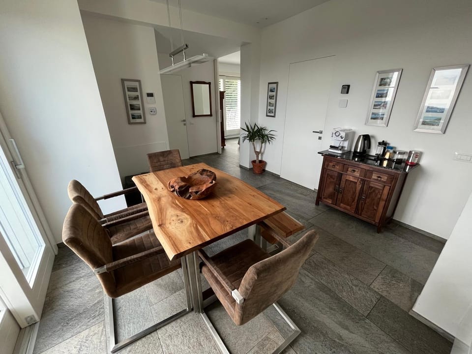 Coffee/tea facilities, Dining area