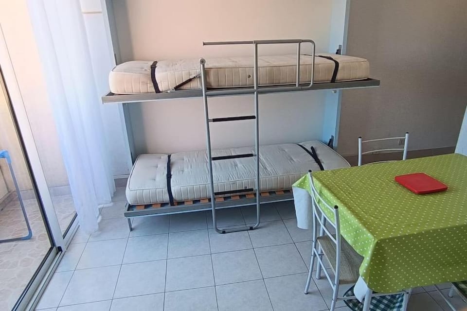 Dining area, bunk bed