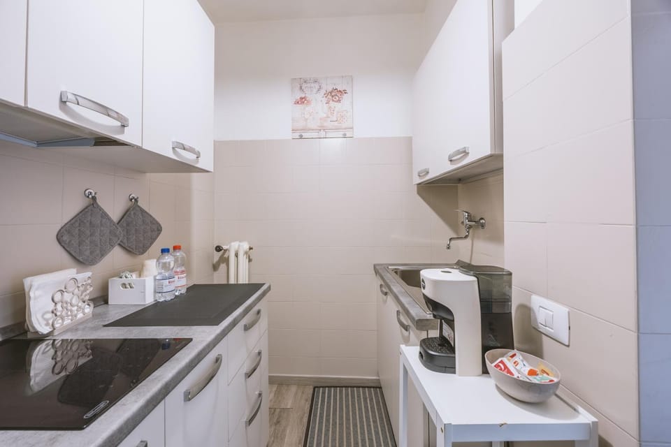 Coffee/tea facilities, Kitchen or kitchenette, internet, microwave, kitchen