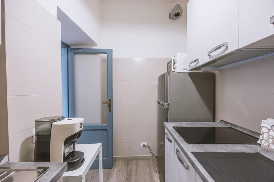 Coffee/tea facilities, Kitchen or kitchenette, microwave, kitchen