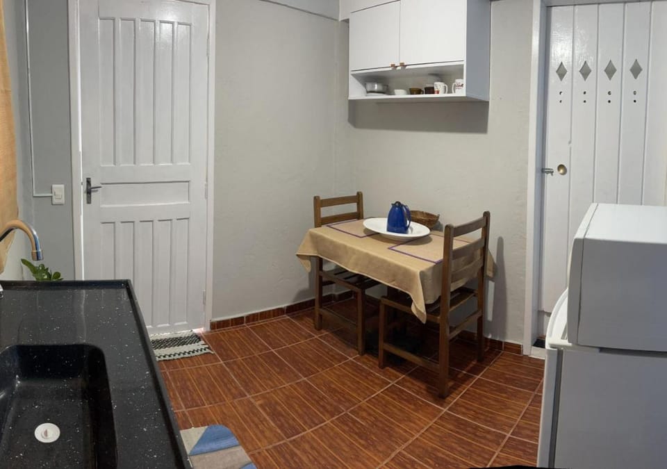 Kitchen or kitchenette, Dining area, minibar, oven, pet friendly, stove