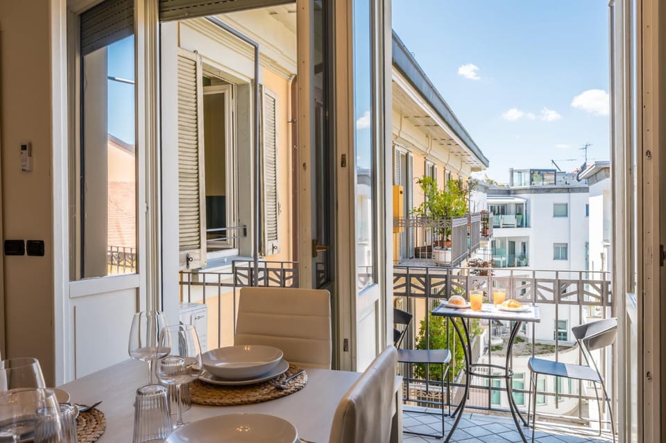 Patio, Day, View (from property/room), Balcony/Terrace, Food and drinks, Dining area, Food
