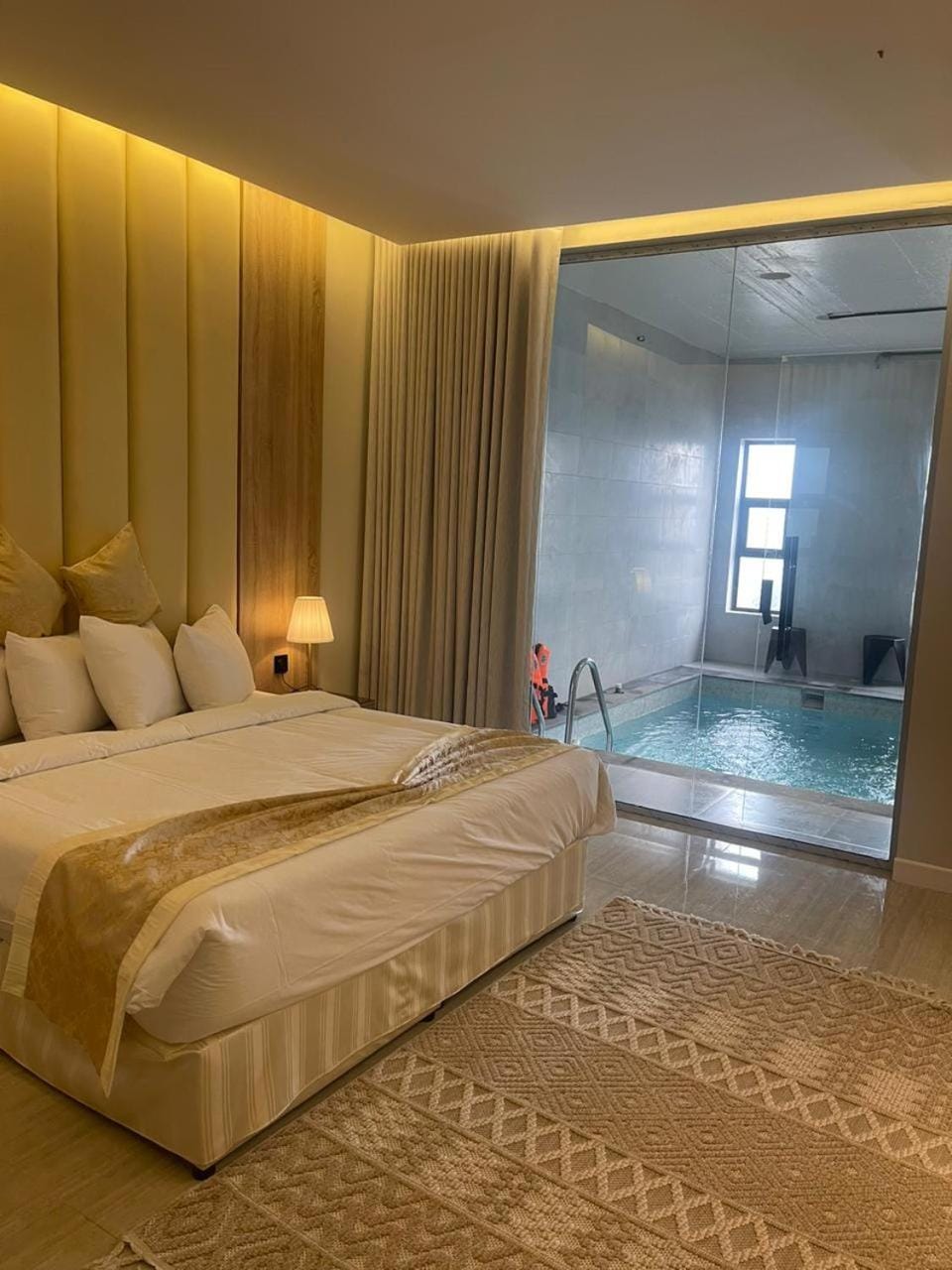 Bed, Photo of the whole room, Pool view, Swimming pool