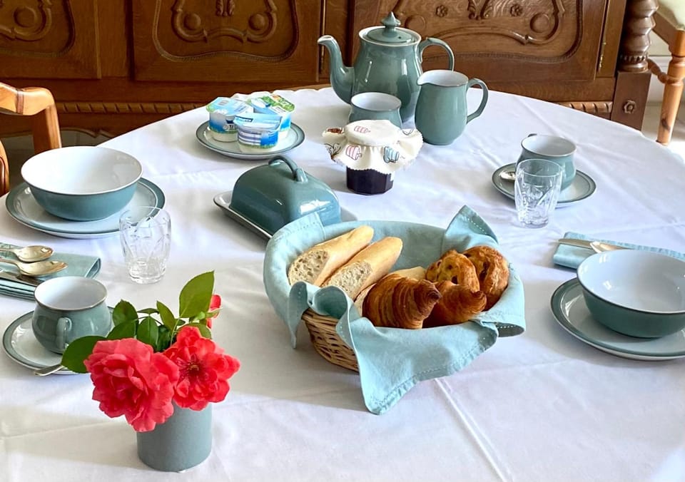 Coffee/tea facilities, Food and drinks, Food, Breakfast, Continental breakfast