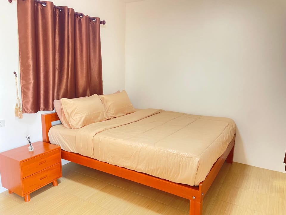 The Monday ที่พักราคาถูก ใกล้หาดแหลมแม่พิมพ์ House in Chon Buri Changwat