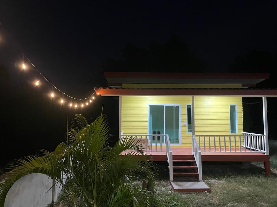 The Monday ที่พักราคาถูก ใกล้หาดแหลมแม่พิมพ์ House in Chon Buri Changwat