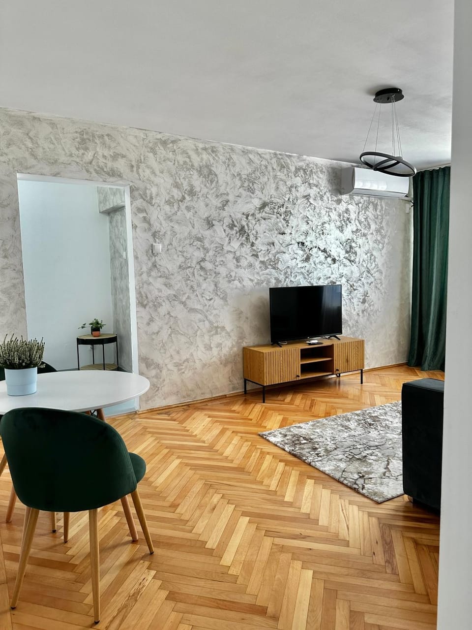 TV and multimedia, Living room, Seating area, air conditioner