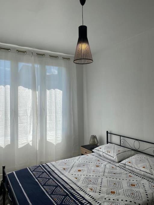 Bel appartement centre ville de Vierzon Apartment in Centre-Val de Loire