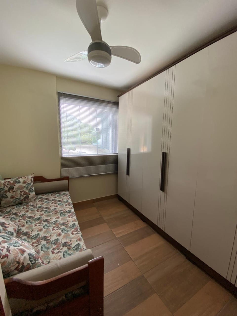 Photo of the whole room, Bedroom, wardrobe