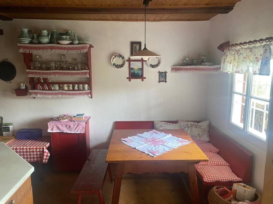 Kitchen or kitchenette, Dining area, Communal kitchen
